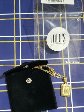 NWT-Women's Gold-Plated 'W' Pendant Necklace